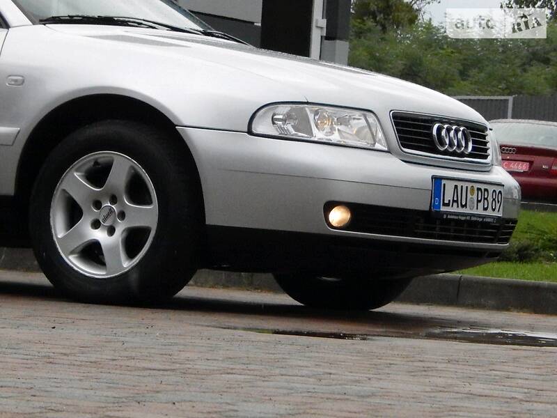 Седан Audi A4 2000 в Сарнах