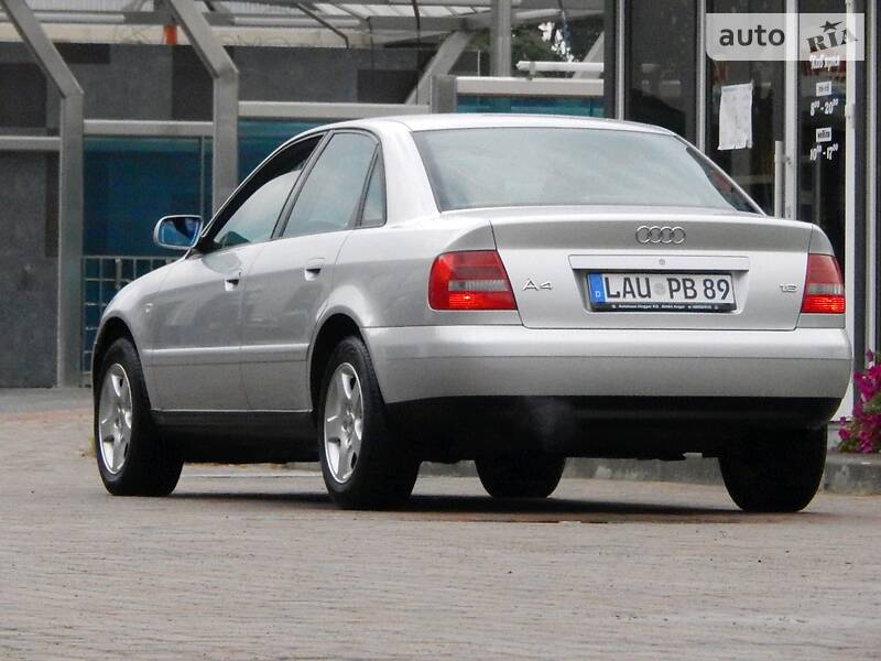 Седан Audi A4 2000 в Сарнах