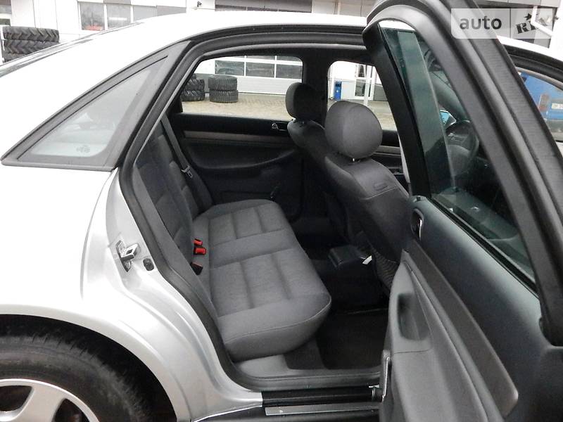 Седан Audi A4 2000 в Сарнах