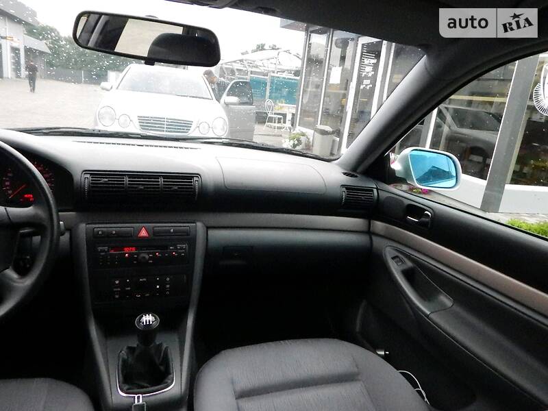 Седан Audi A4 2000 в Сарнах