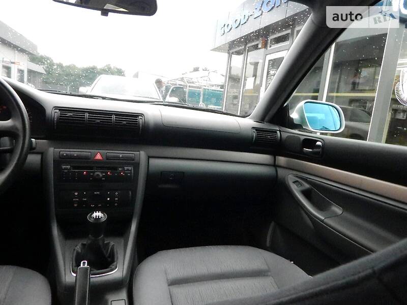 Седан Audi A4 2000 в Сарнах