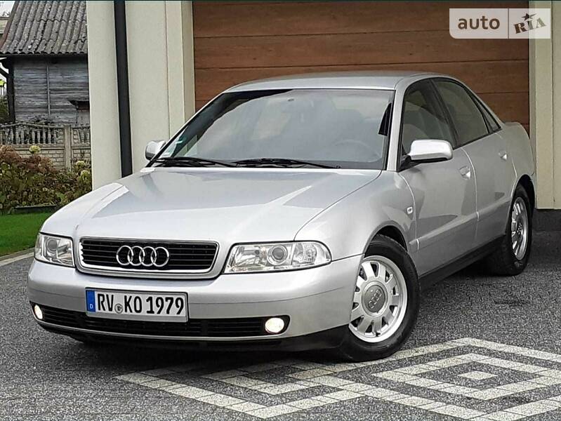 Седан Audi A4 2000 в Сарнах