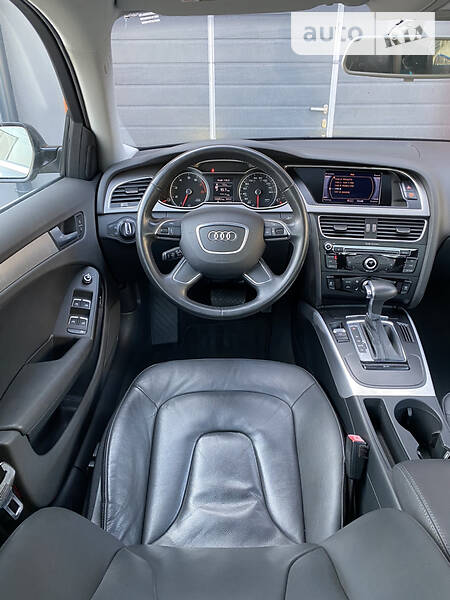 Седан Audi A4 2012 в Киеве