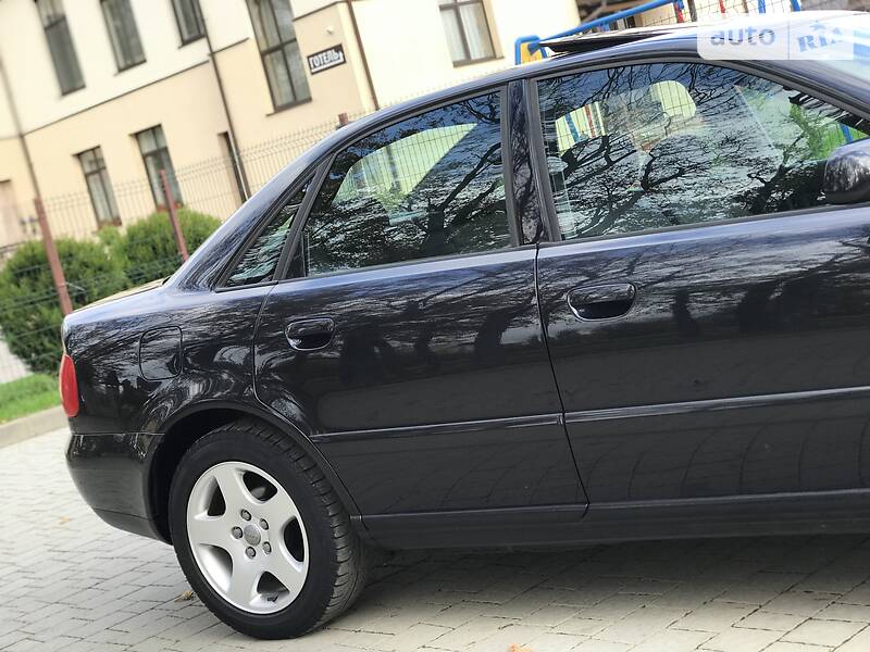 Седан Audi A4 2000 в Стрые