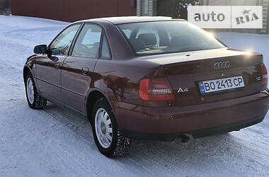 Седан Audi A4 2000 в Бучаче