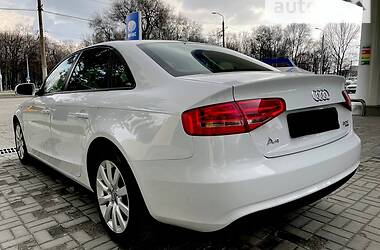 Седан Audi A4 2012 в Днепре