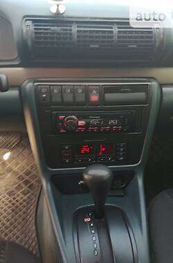 Седан Audi A4 1998 в 