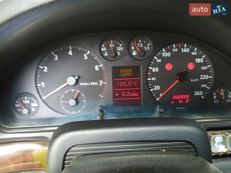 Седан Audi A4 1996 в Теплике