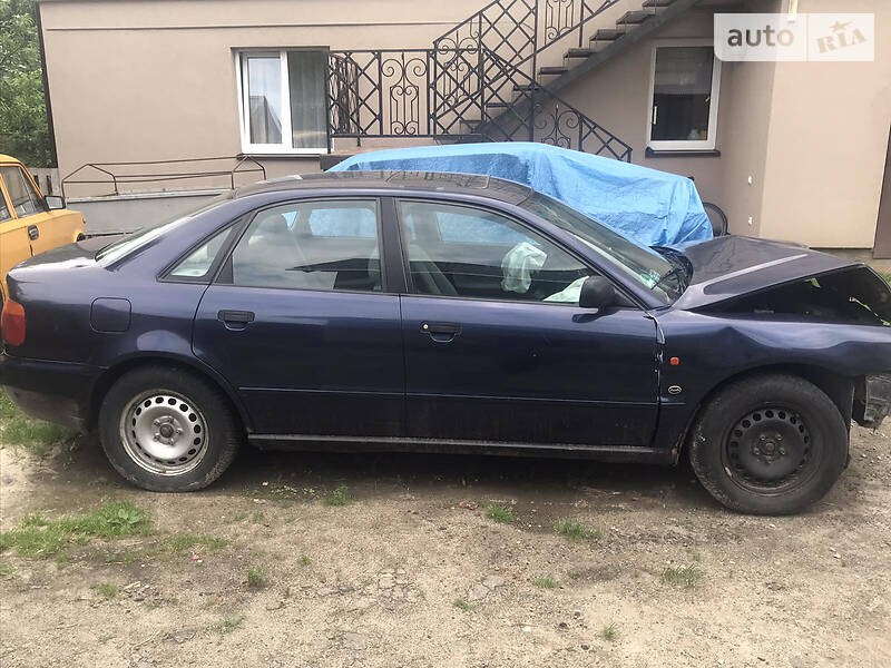 Седан Audi A4 1995 в Львові