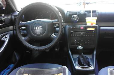 Седан Audi A4 2000 в Городке