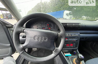 Седан Audi A4 1996 в Львове