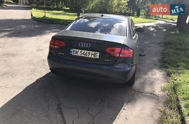 Седан Audi A4 2009 в Ровно