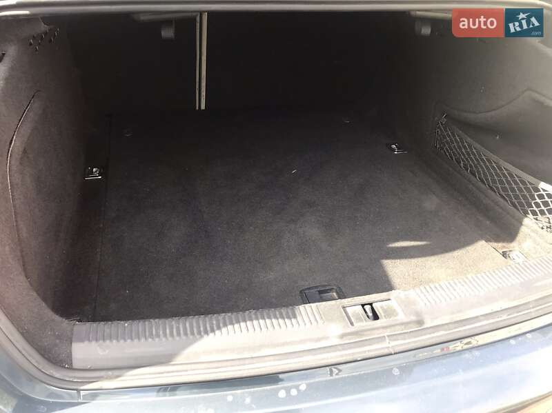 Седан Audi A4 2009 в Ровно