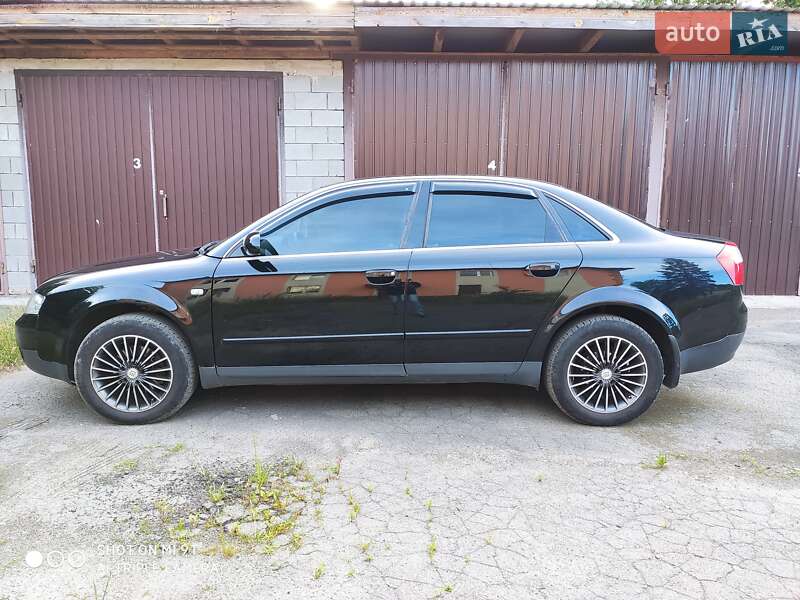 Седан Audi A4 2001 в Сарнах