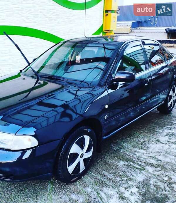 Седан Audi A4 1996 в Бережанах