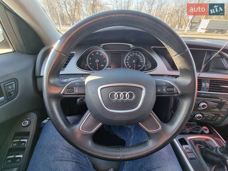 Седан Audi A4 2013 в Миколаєві