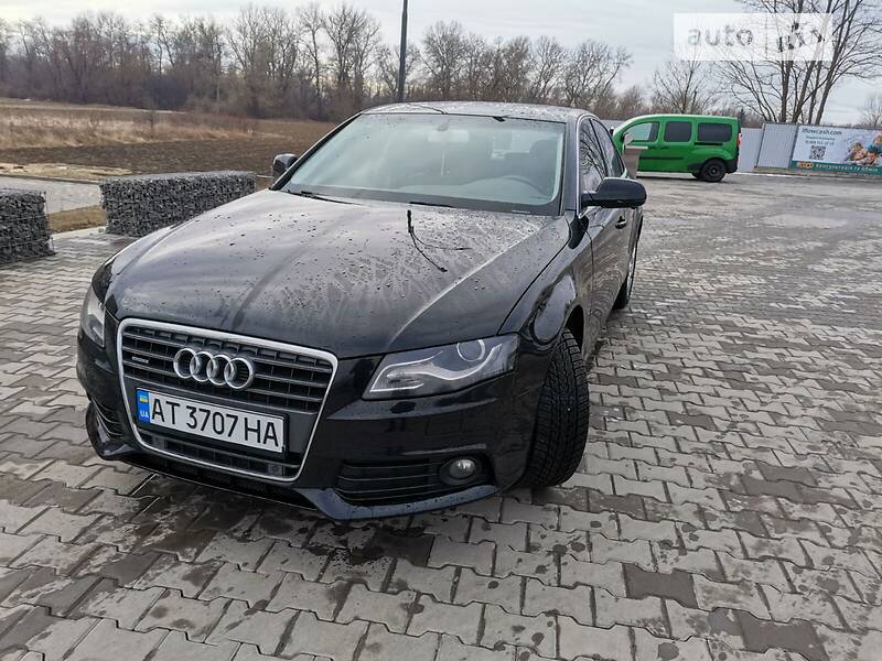 Седан Audi A4 2012 в Снятине