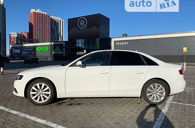 Седан Audi A4 2011 в Львове