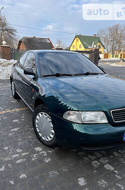 Седан Audi A4 1996 в Самборе