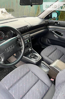 Седан Audi A4 1996 в Самборе