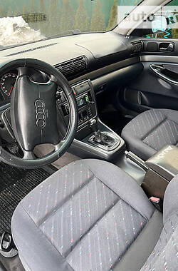 Седан Audi A4 1996 в Самборе