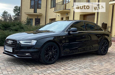 Седан Audi A4 2015 в 