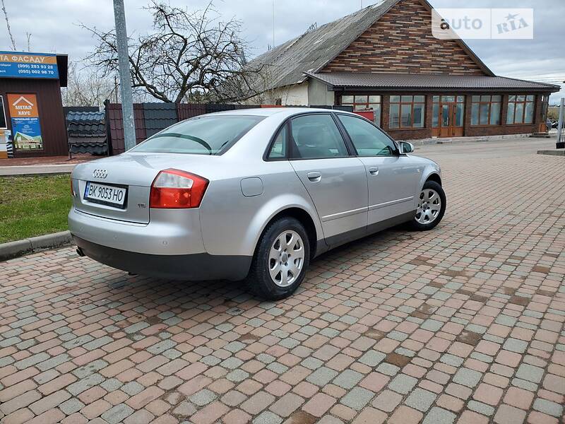 Седан Audi A4 2003 в Сарнах