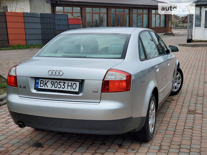 Седан Audi A4 2003 в Сарнах