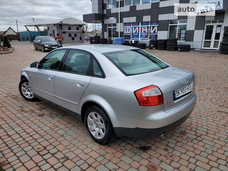 Седан Audi A4 2003 в Сарнах