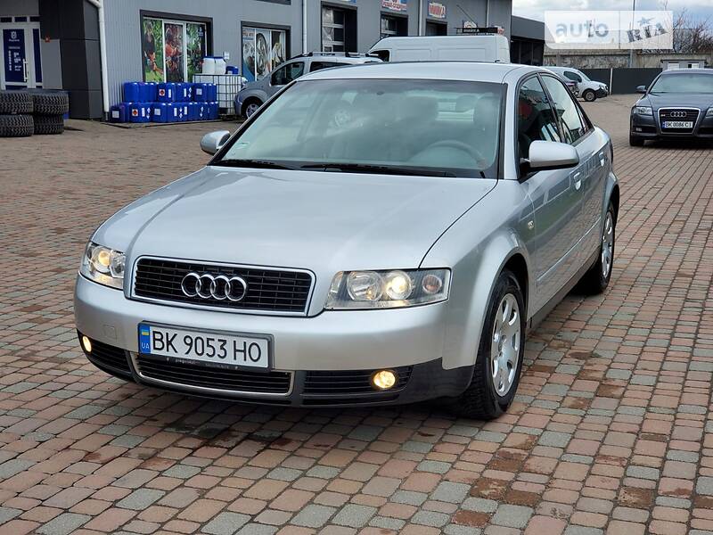 Седан Audi A4 2003 в Сарнах