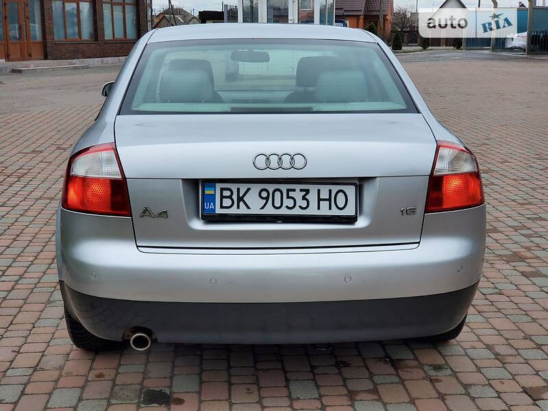 Седан Audi A4 2003 в Сарнах