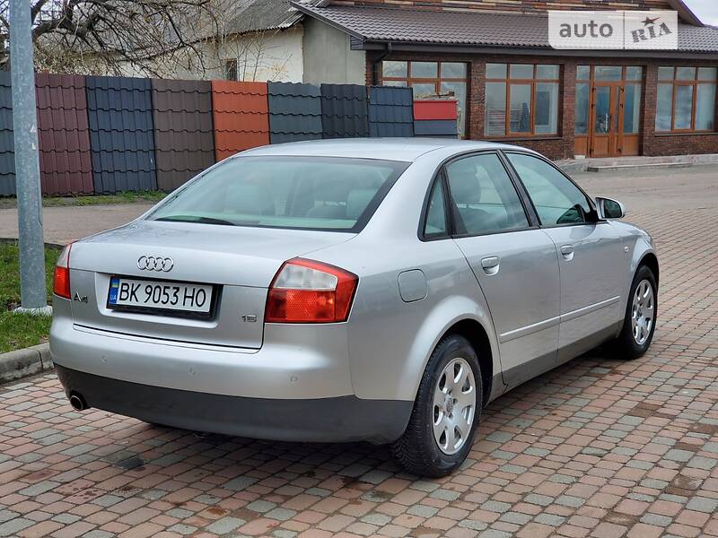 Седан Audi A4 2003 в Сарнах