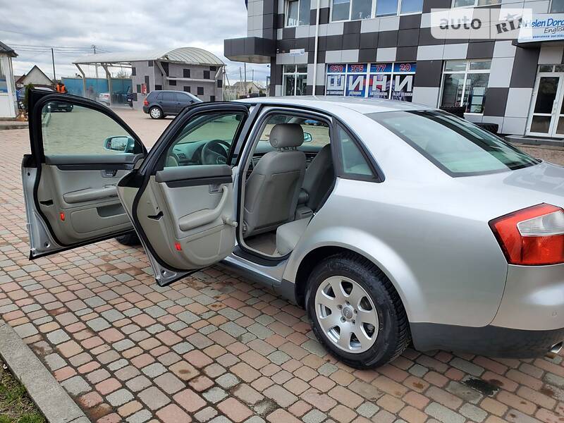 Седан Audi A4 2003 в Сарнах