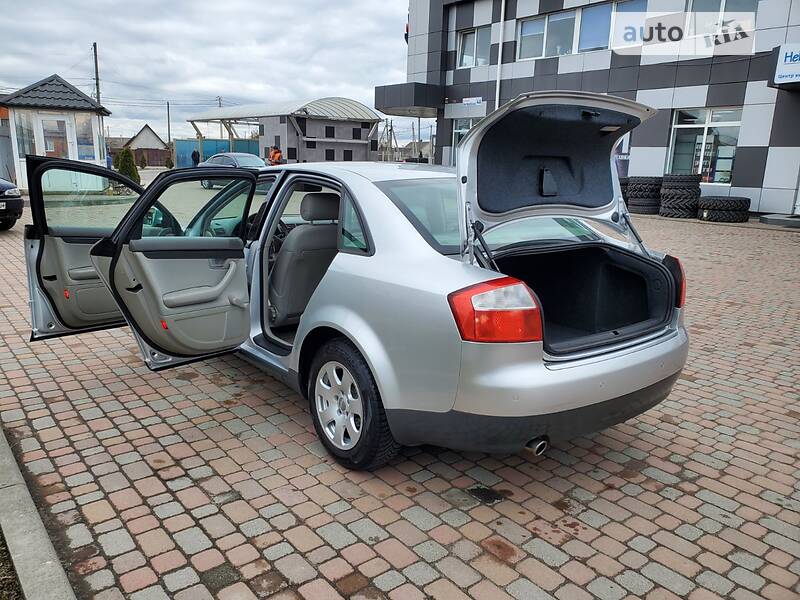 Седан Audi A4 2003 в Сарнах