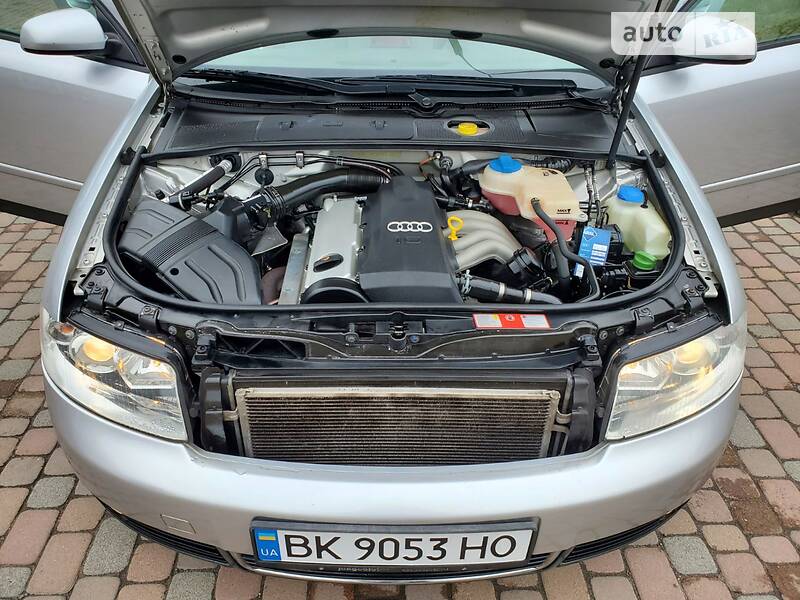 Седан Audi A4 2003 в Сарнах