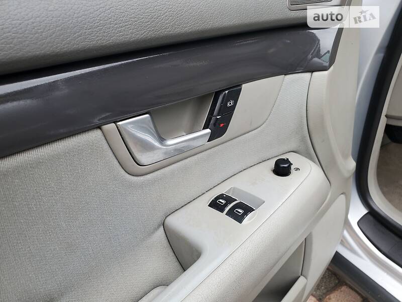 Седан Audi A4 2003 в Сарнах