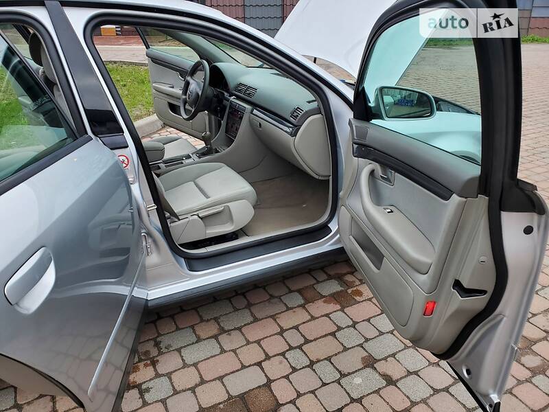 Седан Audi A4 2003 в Сарнах