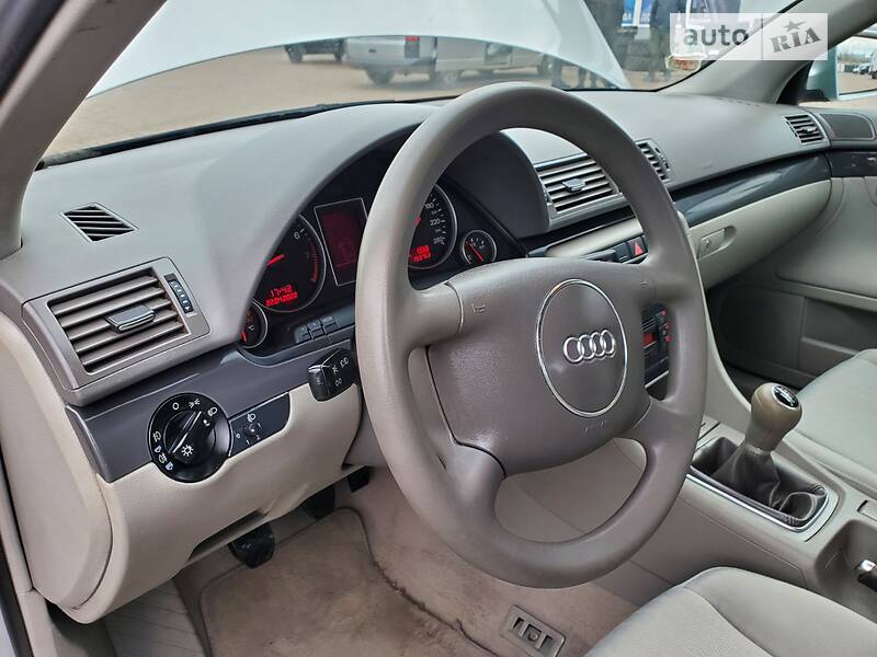 Седан Audi A4 2003 в Сарнах