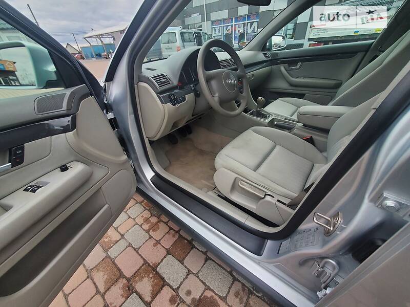 Седан Audi A4 2003 в Сарнах