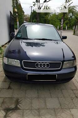 Седан Audi A4 1997 в Самборі