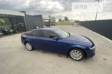 Седан Audi A4 2013 в Жовкві