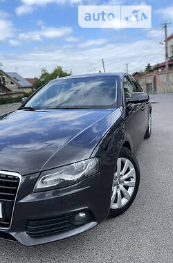 Седан Audi A4 2010 в Львове