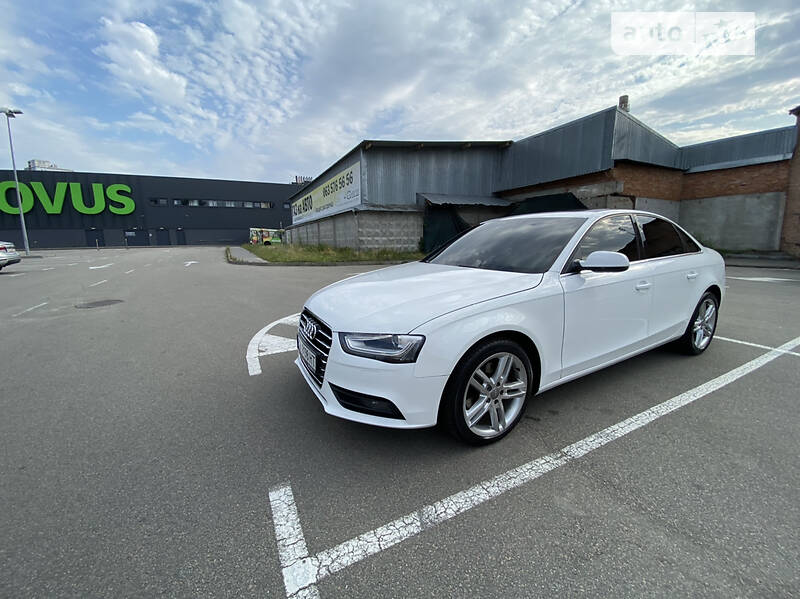 Седан Audi A4 2014 в Києві