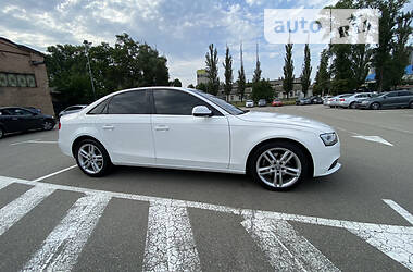 Седан Audi A4 2014 в Києві