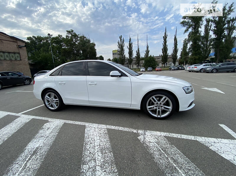 Седан Audi A4 2014 в Києві