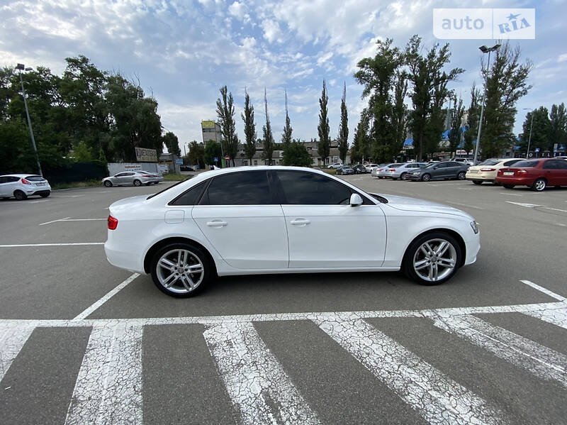 Седан Audi A4 2014 в Києві