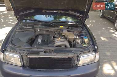Седан Audi A4 1997 в 