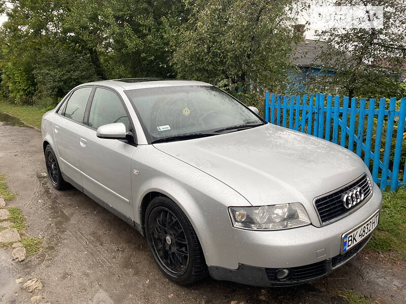 Седан Audi A4 2002 в Гощі