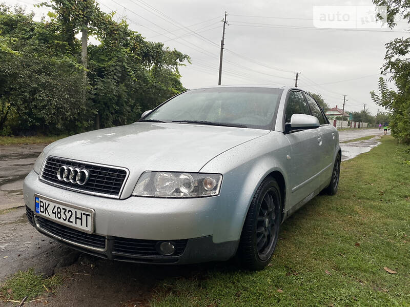 Седан Audi A4 2002 в Гощі