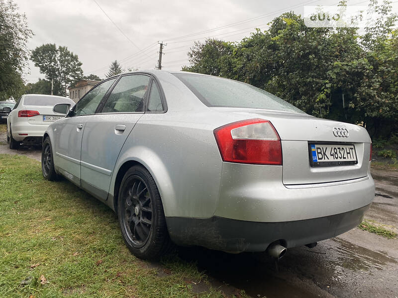 Седан Audi A4 2002 в Гощі
